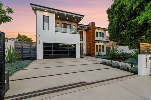 Modern luxury home in Nepean with pool and landscaping