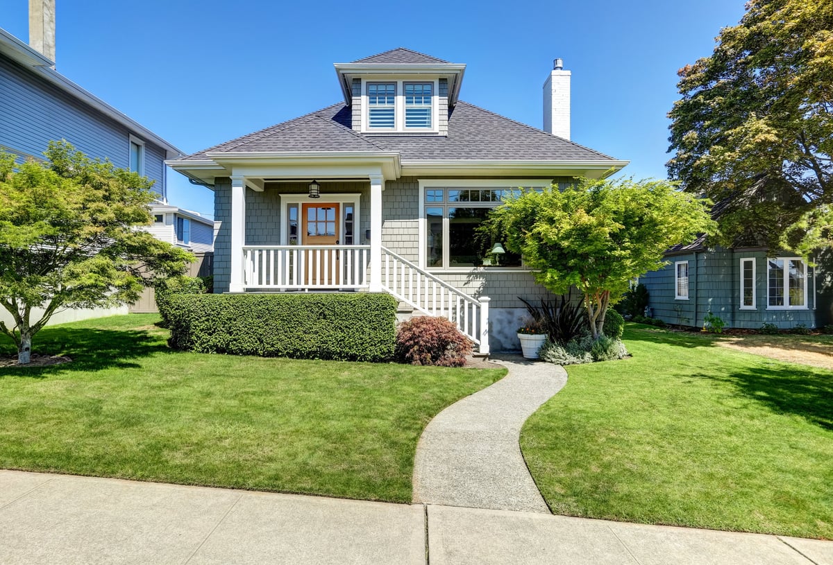Single-family craftsman house exterior with nicely trimmed front yard